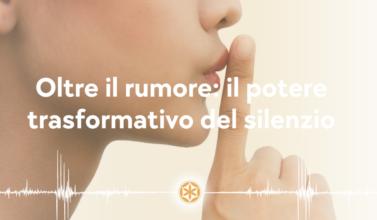 Donna che fa segno di fare silenzio